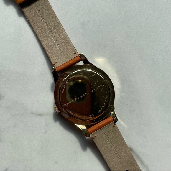 Marc Jacobs Leather Watch - Picture 2 of 3